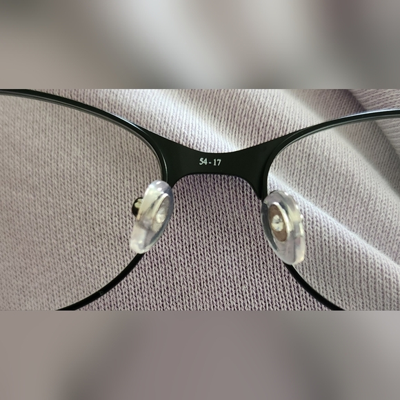 Black Glasses - Picture 3 of 9